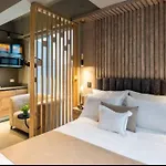 Luxury Flat/Pool/Auto Check In