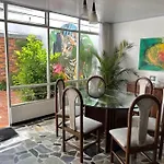 Casa Jardin - Alojamiento En El Corazon De Bogota