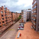 Stylish Urban Escape 3-Bedroom Home - Upperclass Neighborhood