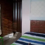 Home-Stay A 15 Min Del Terminal Salitre