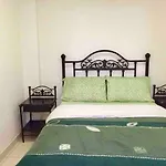 Spacious 2 Bedroom Apartment Central Location 101