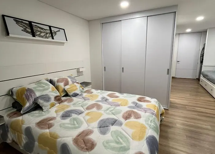 Loft Moderno Con Vista Al Centro Y Monserrate