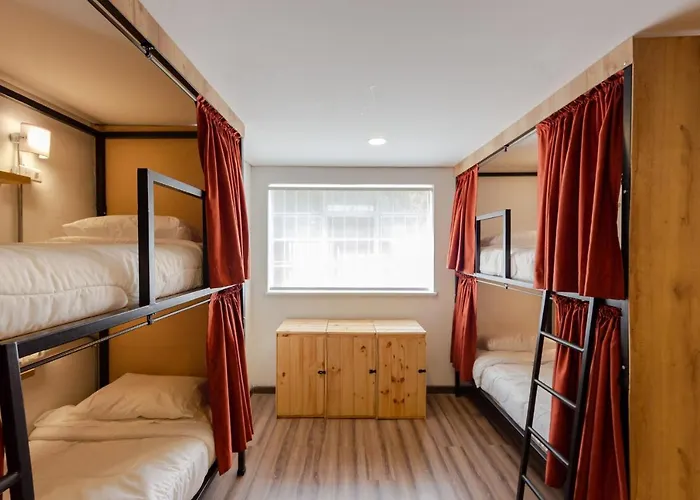 Closer Hostel