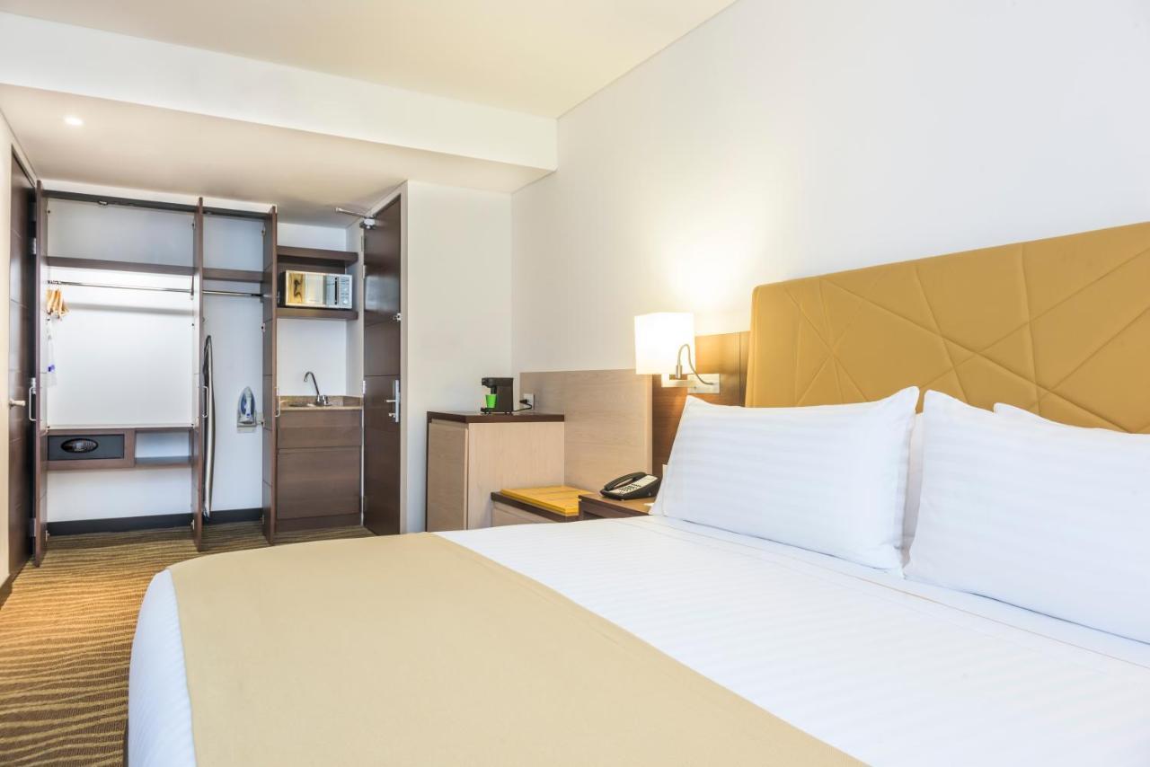 Hotel Express & Zona Financiera By Ihg