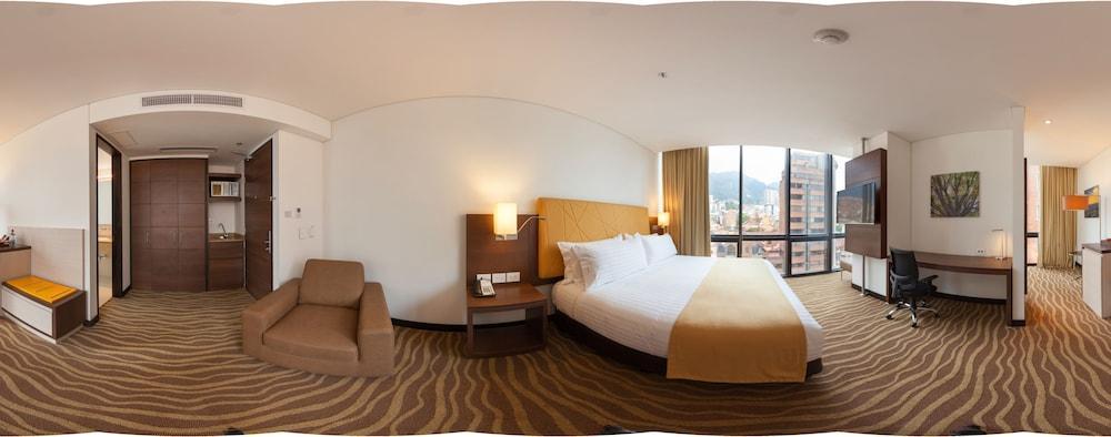 Express & Zona Financiera By Ihg