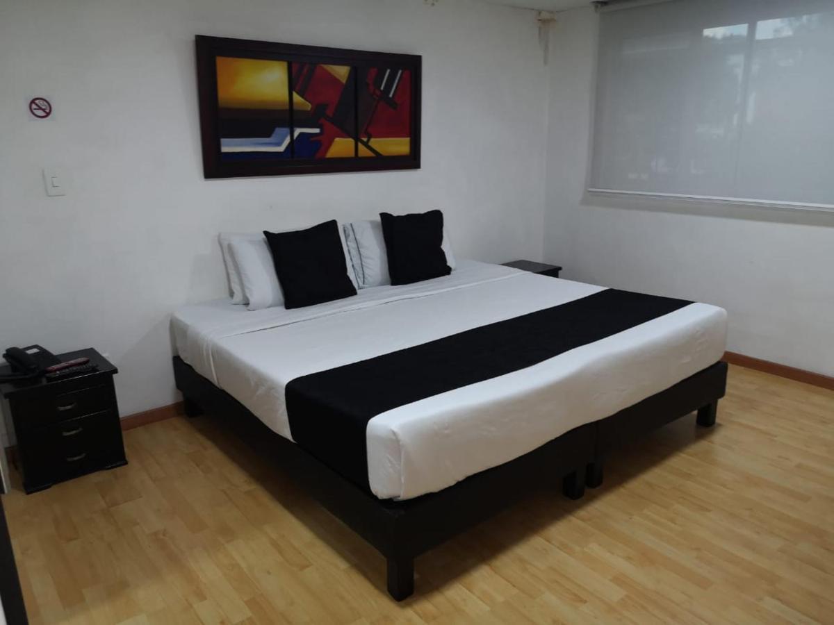 Hotel Santiago Plaza 2*