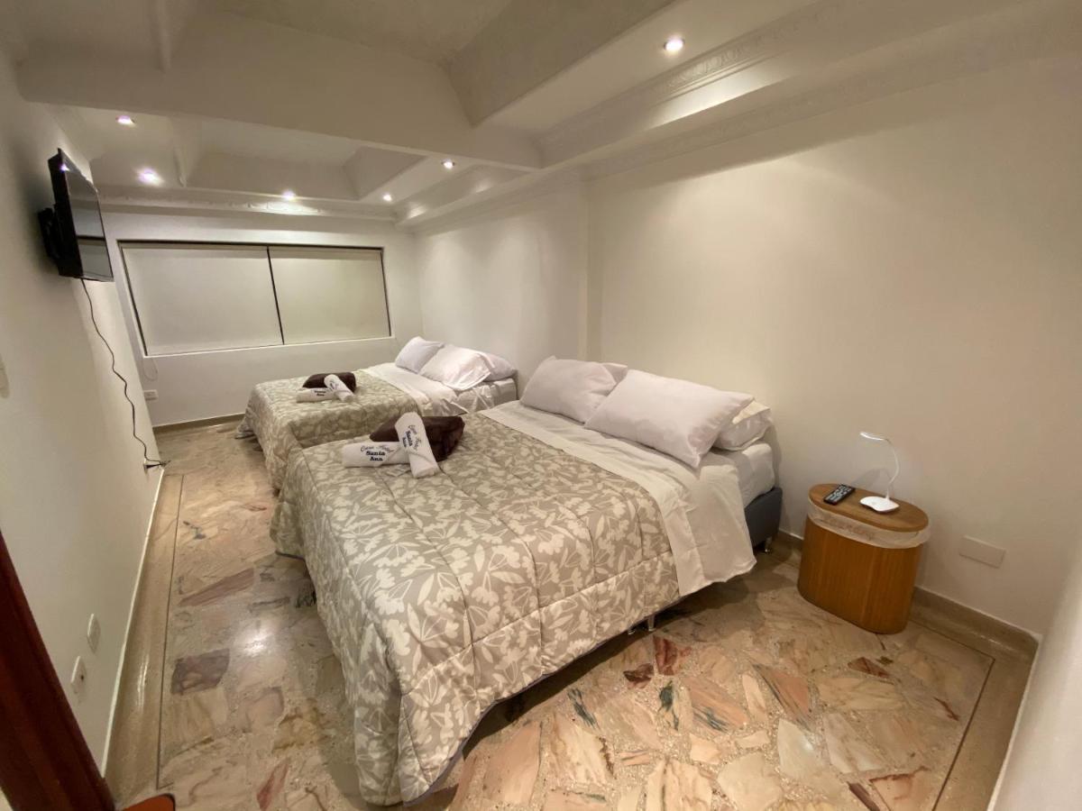 Santa Ana Luxury Hotel *