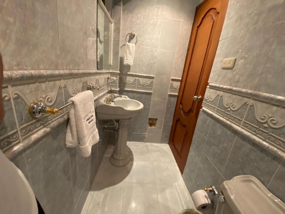 Santa Ana Luxury Hotel *