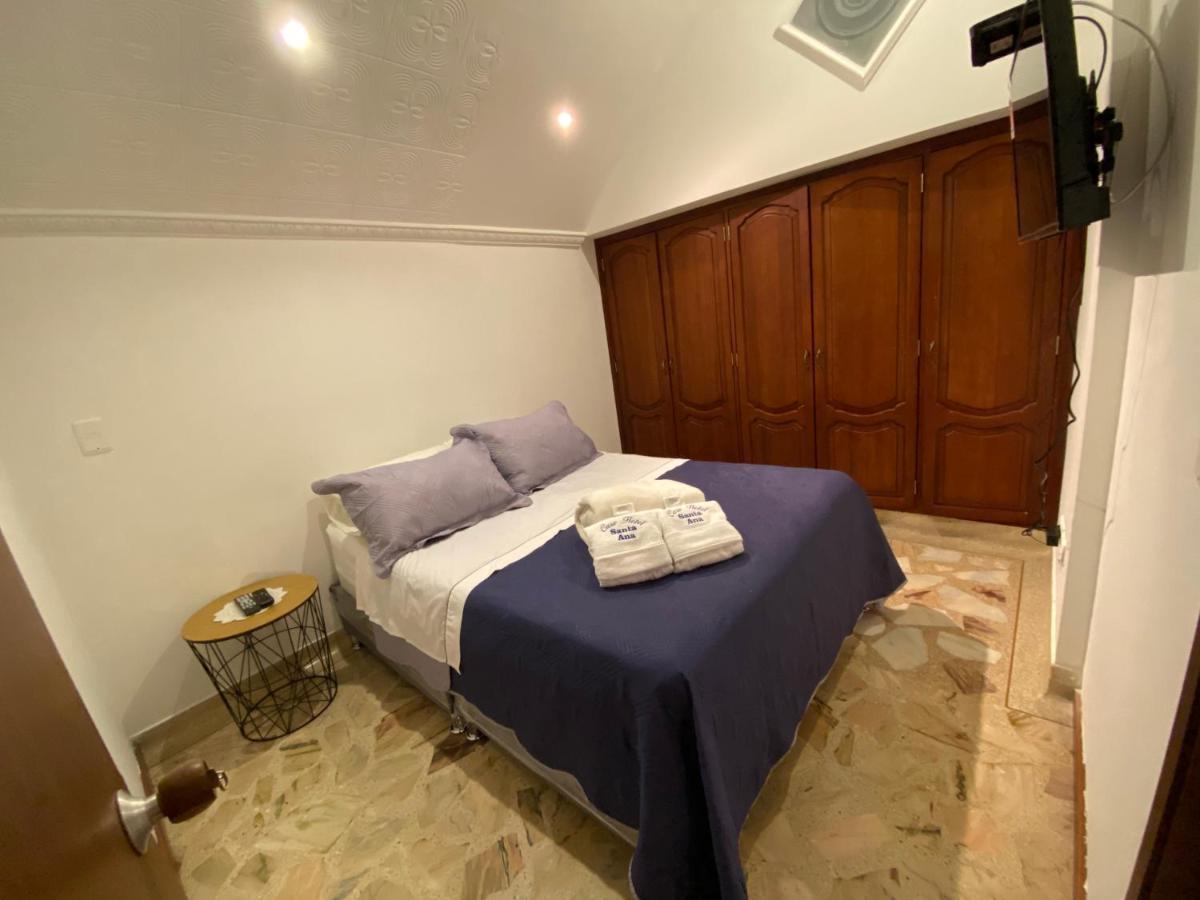 Santa Ana Luxury Hotel *