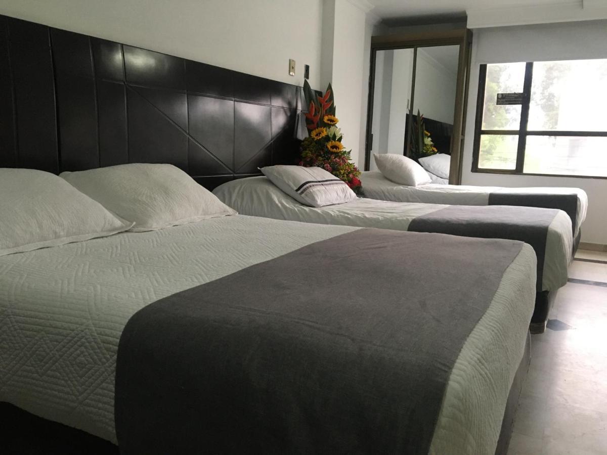 Hotel Ejecutivo Av La Esperanza 3*