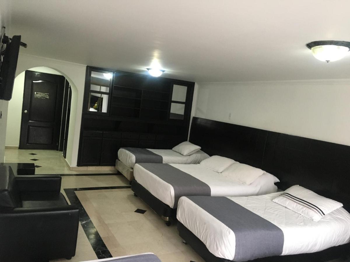 Hotel Ejecutivo Av La Esperanza 3*