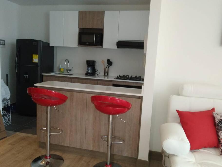 Apartment Confortable Apto 10 Min Del Aeropuerto Parq Gratis