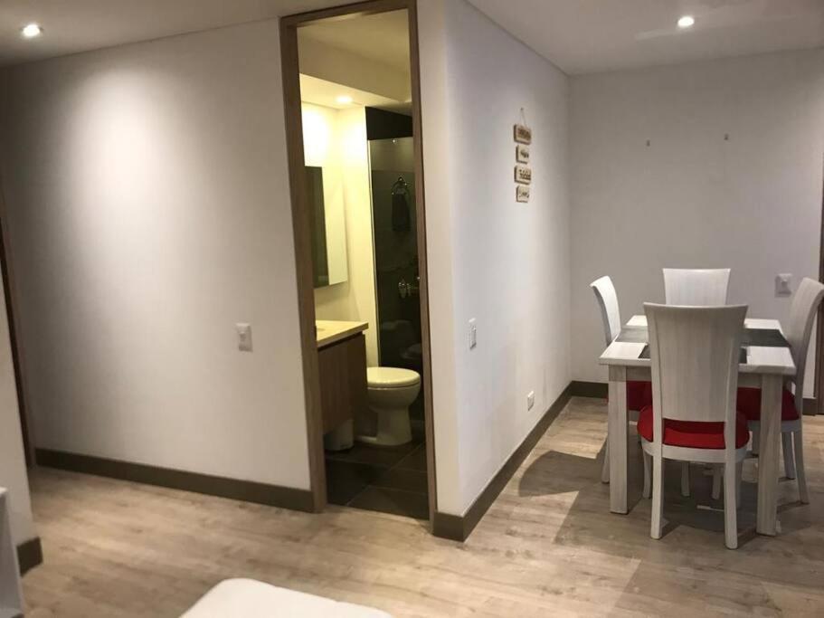 Confortable Apto 10 Min Del Aeropuerto Parq Gratis * Bogota