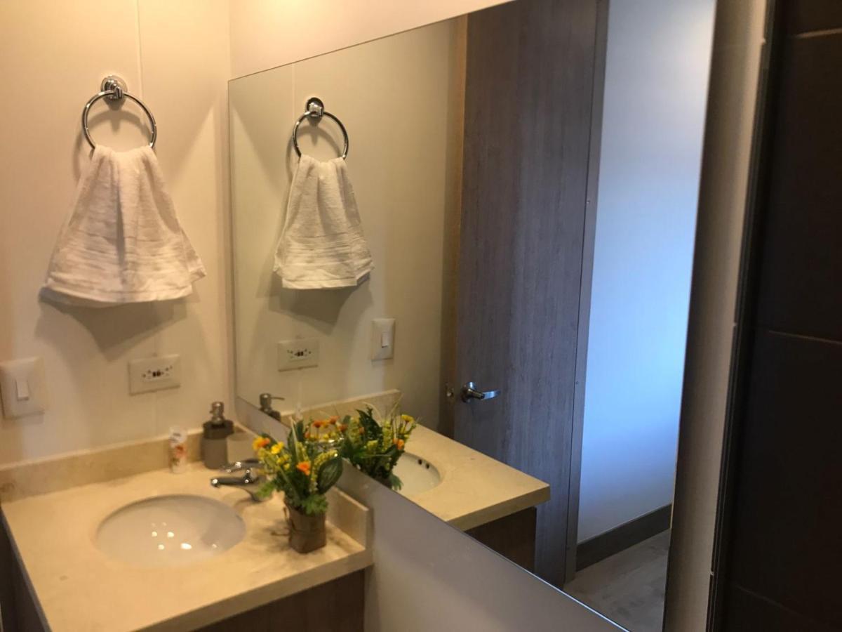 Apartment Confortable Apto 10 Min Del Aeropuerto Parq Gratis