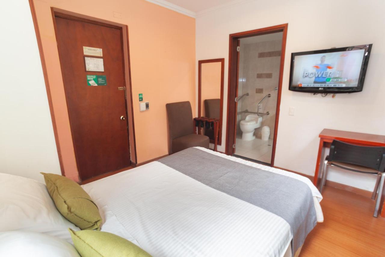 Apartasuites & Plaza 36 Apartment *