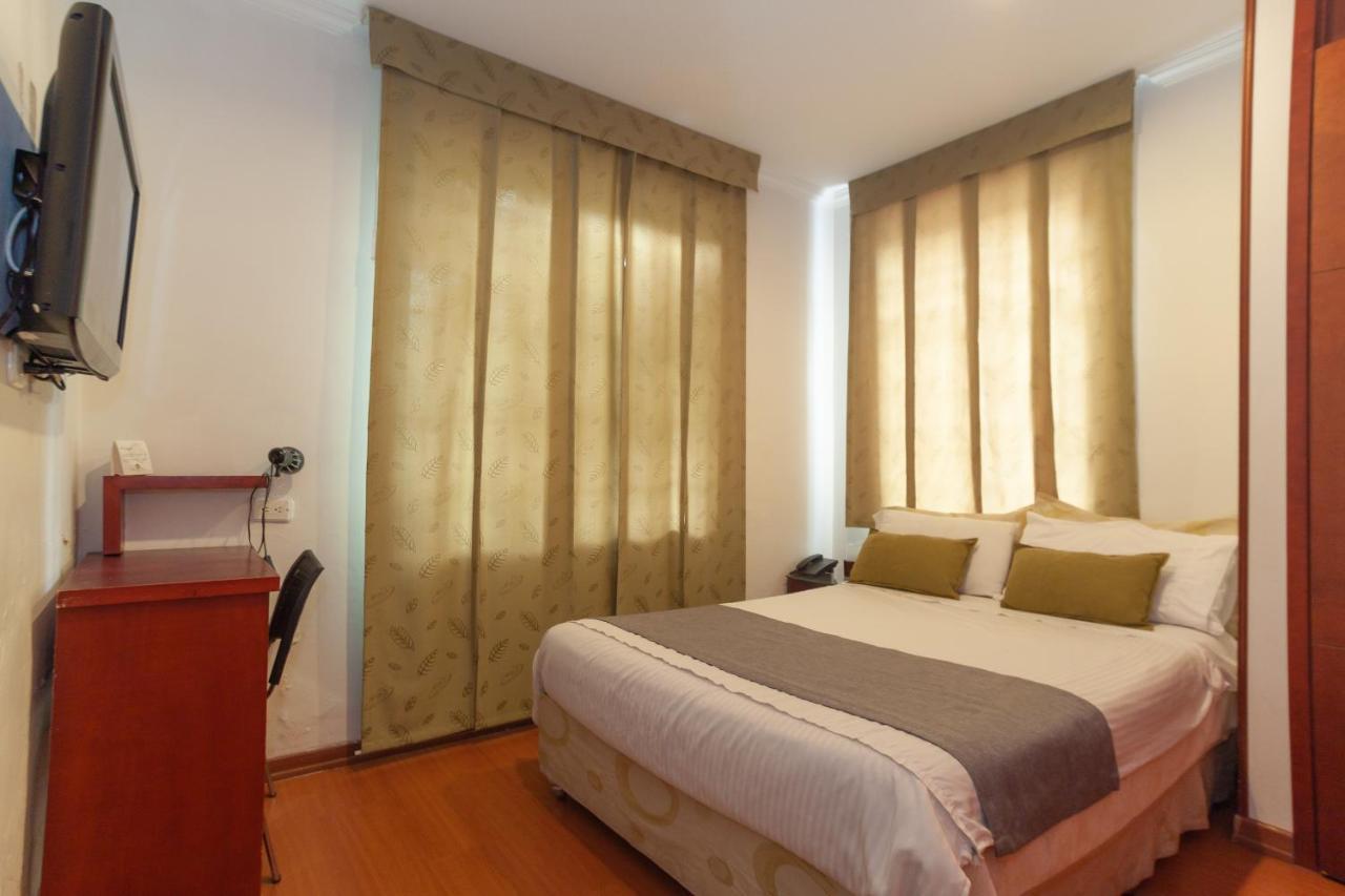 Apartasuites & Plaza 36 Apartment