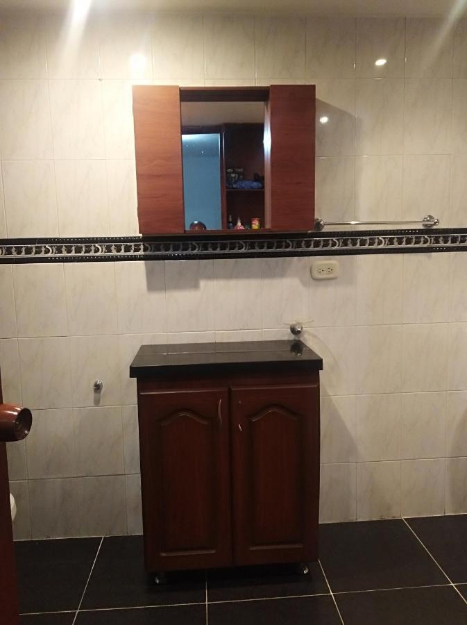 Homestay Carrera 13 # 20-56 Apto 202 - Barrio Alameda, Centro Bogota