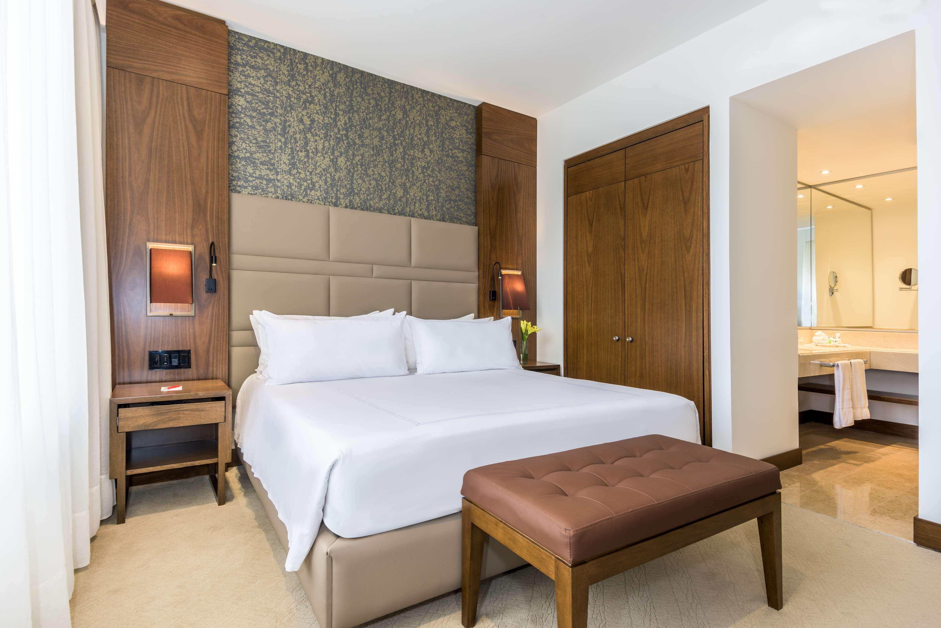 Hotel Nh Collection Royal Teleport