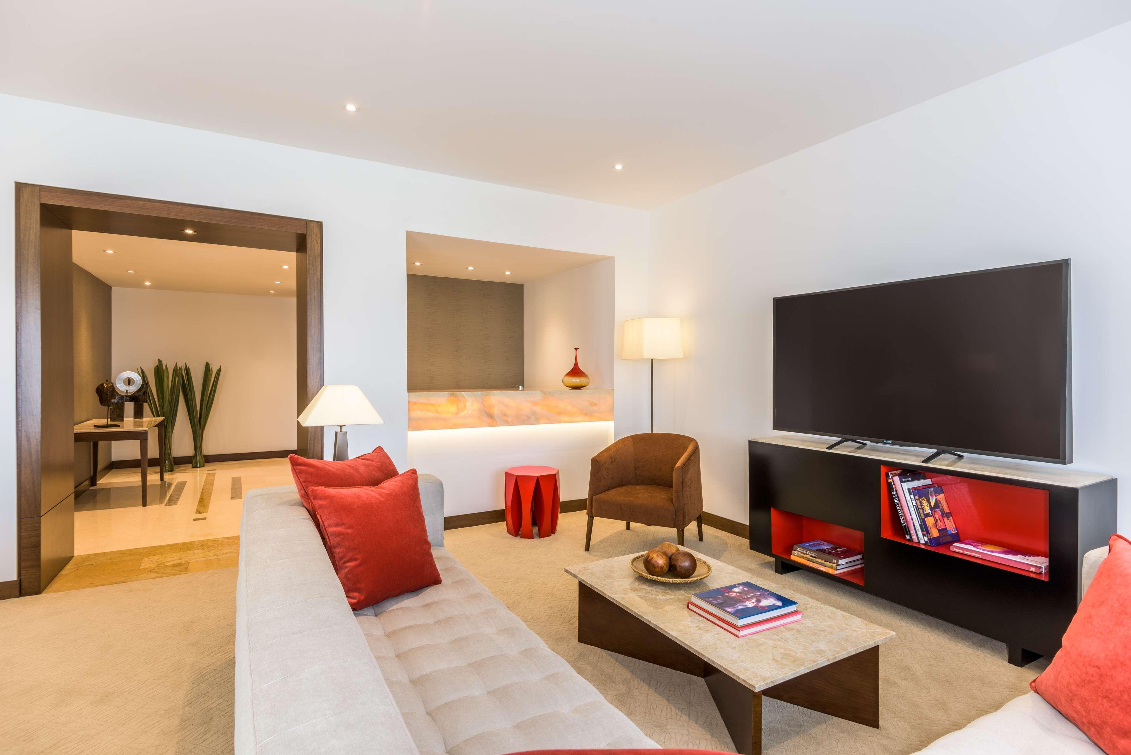 Nh Collection Royal Teleport Bogota
