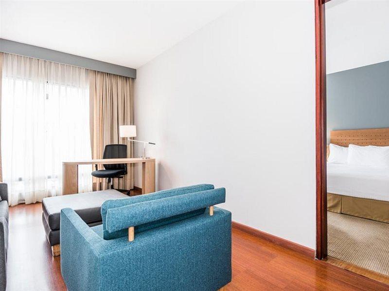 Cosmos 100 Executive Hotel