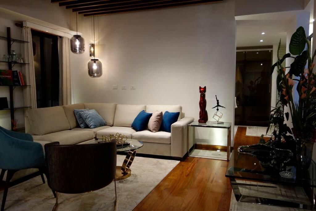 Bespoke Suite, Unique Location Apartment *