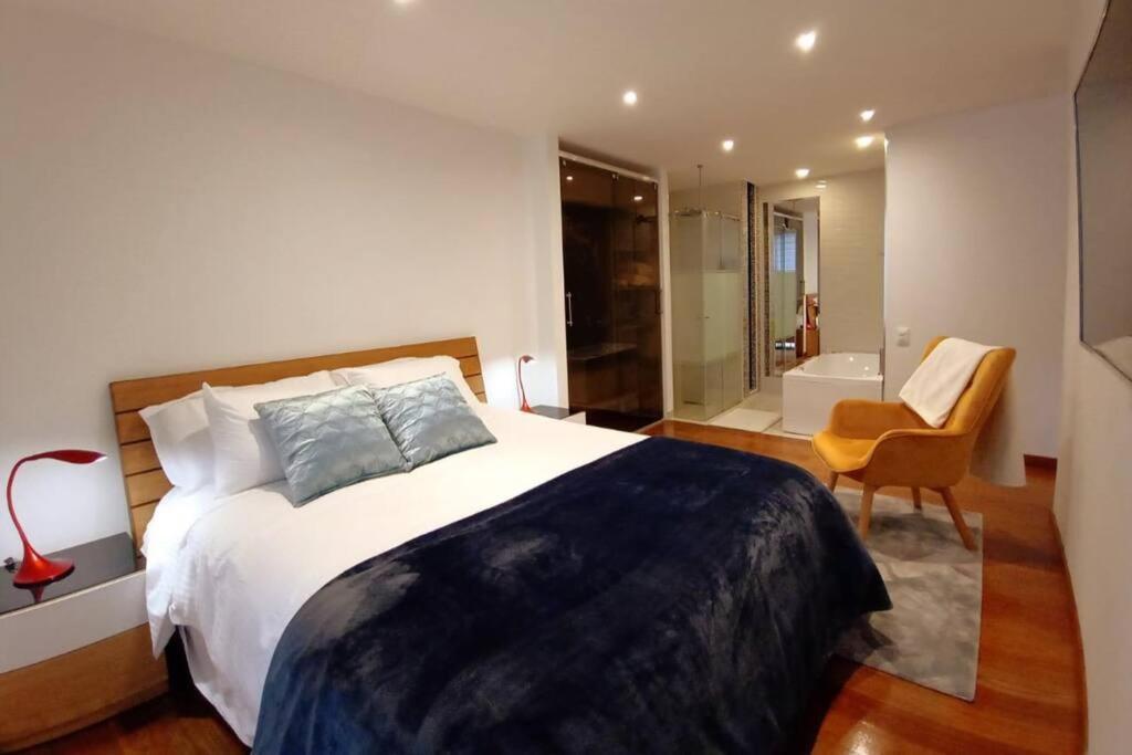 Bespoke Suite, Unique Location Apartment *