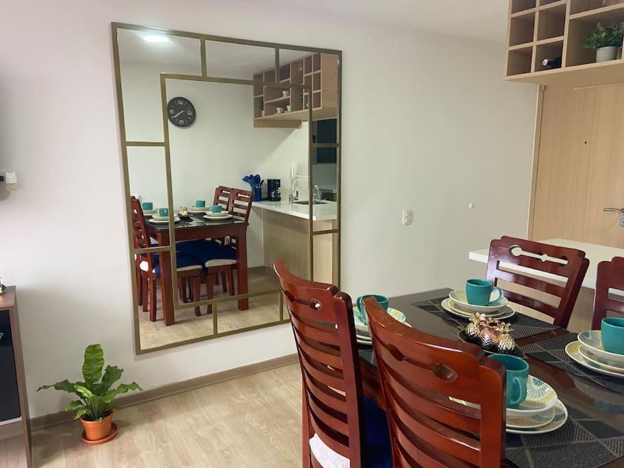 Perfecto Trabajo Remoto - Nuevo , Wifi, Lava-seca, Parking, Cerca Aeropuerto Y Embajada, Hermosa Vista Apartment Bogota