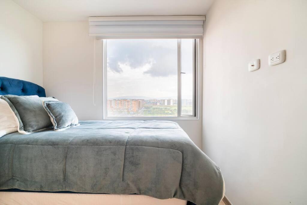 Apartment Perfecto Trabajo Remoto - Nuevo , Wifi, Lava-seca, Parking, Cerca Aeropuerto Y Embajada, Hermosa Vista