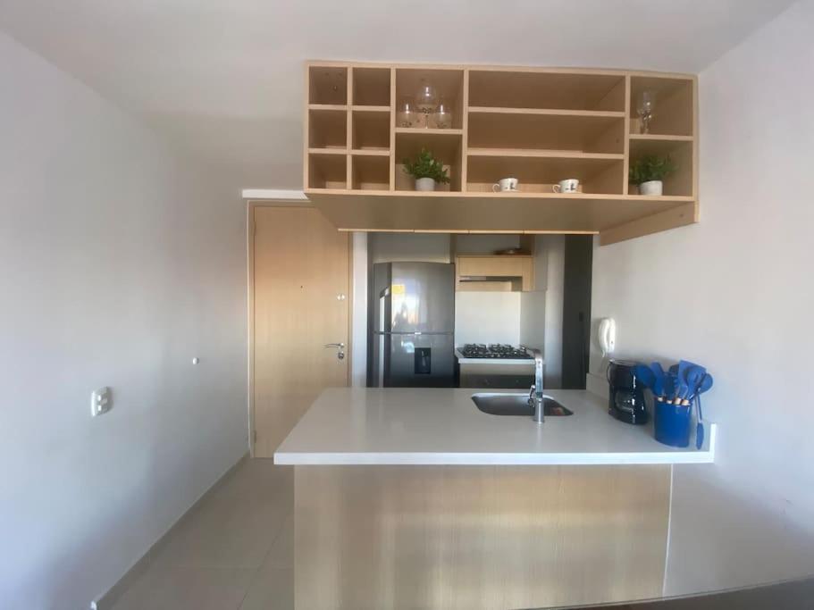 Perfecto Trabajo Remoto - Nuevo , Wifi, Lava-seca, Parking, Cerca Aeropuerto Y Embajada, Hermosa Vista Apartment *