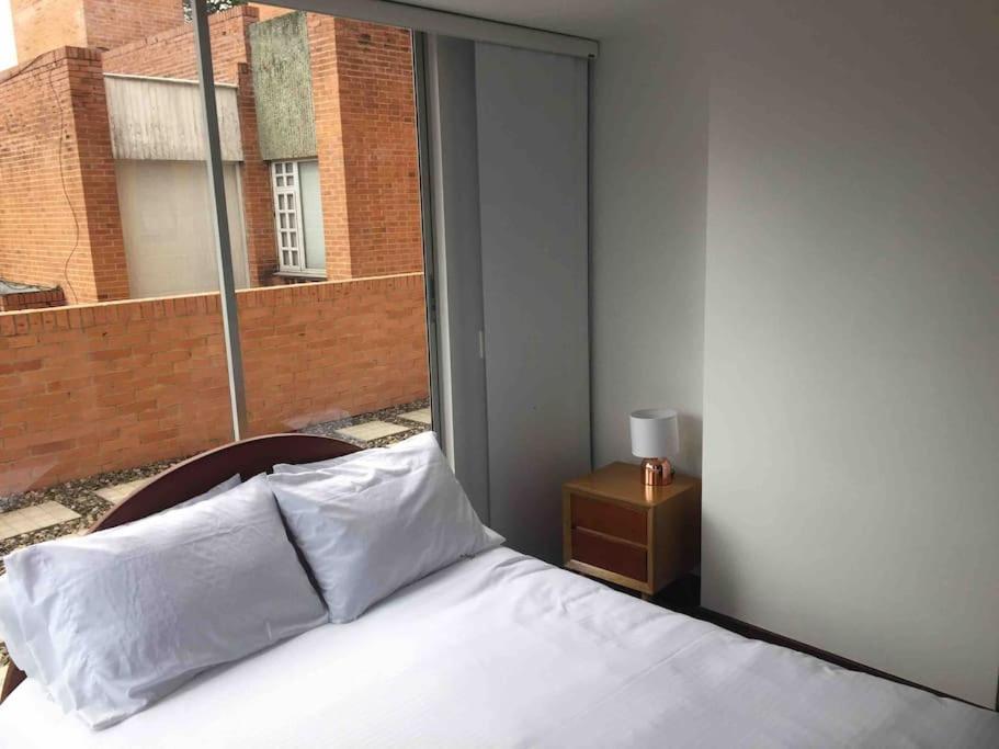 Con Terraza Privada- Clinica Reina Sofia Apartment Bogota