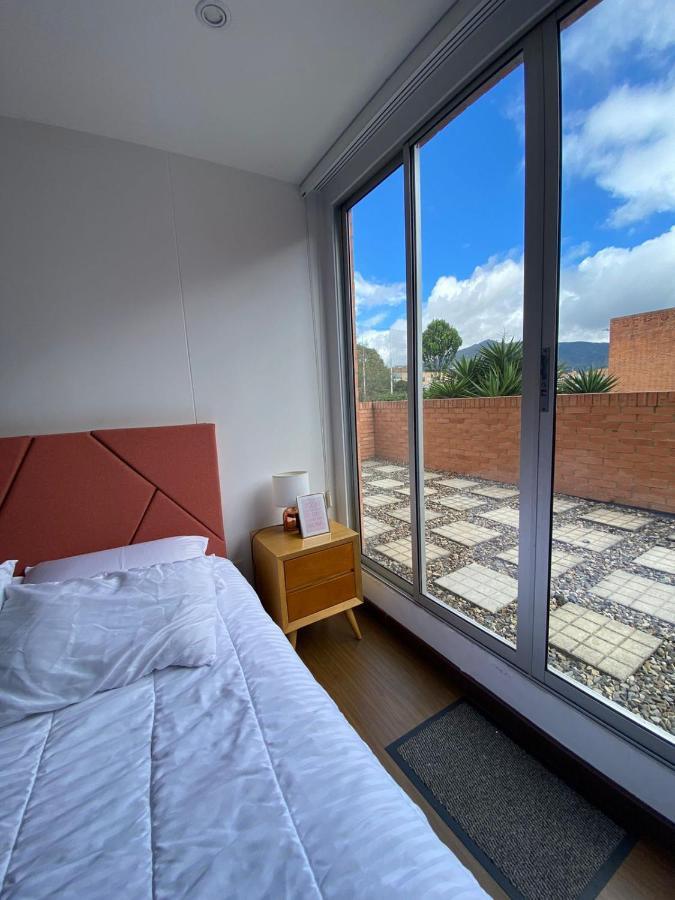 Con Terraza Privada- Clinica Reina Sofia Apartment