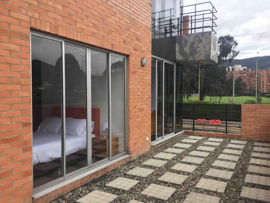 Con Terraza Privada- Clinica Reina Sofia Apartment