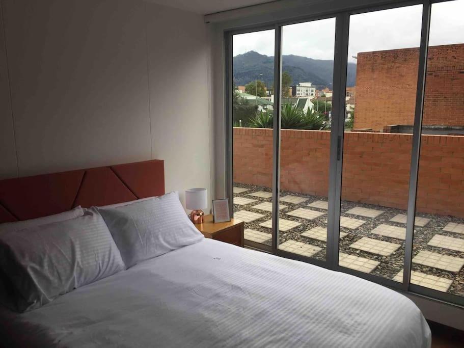 Con Terraza Privada- Clinica Reina Sofia Apartment *