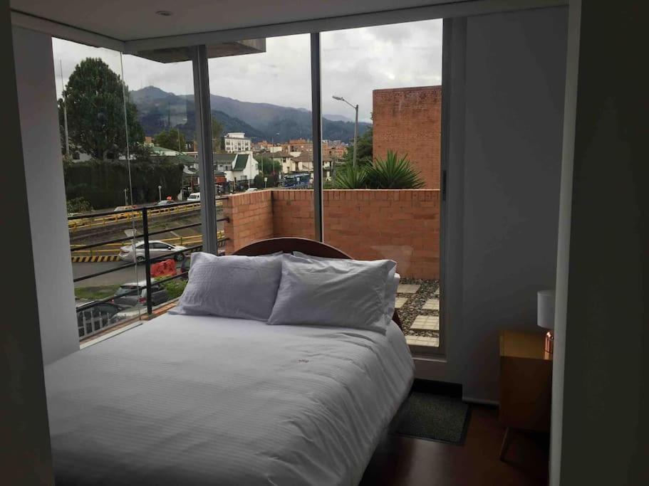 Con Terraza Privada- Clinica Reina Sofia Apartment *