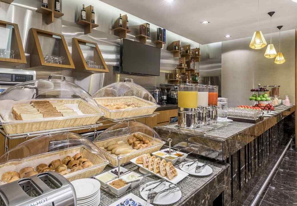 Courtyard By Marriott Airport Hotel 4*