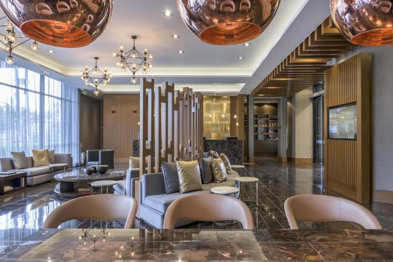 Courtyard By Marriott Airport Hotel