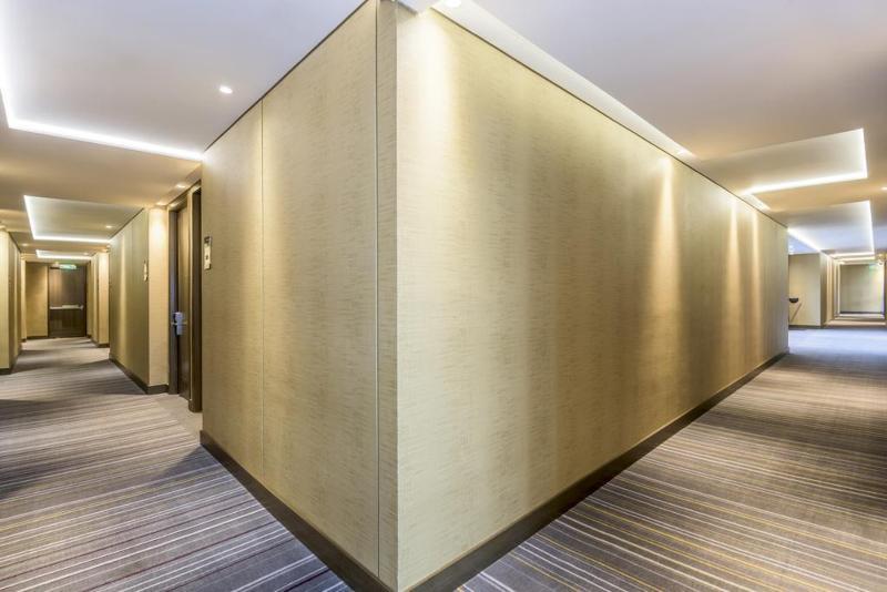 Courtyard By Marriott Airport Hotel
