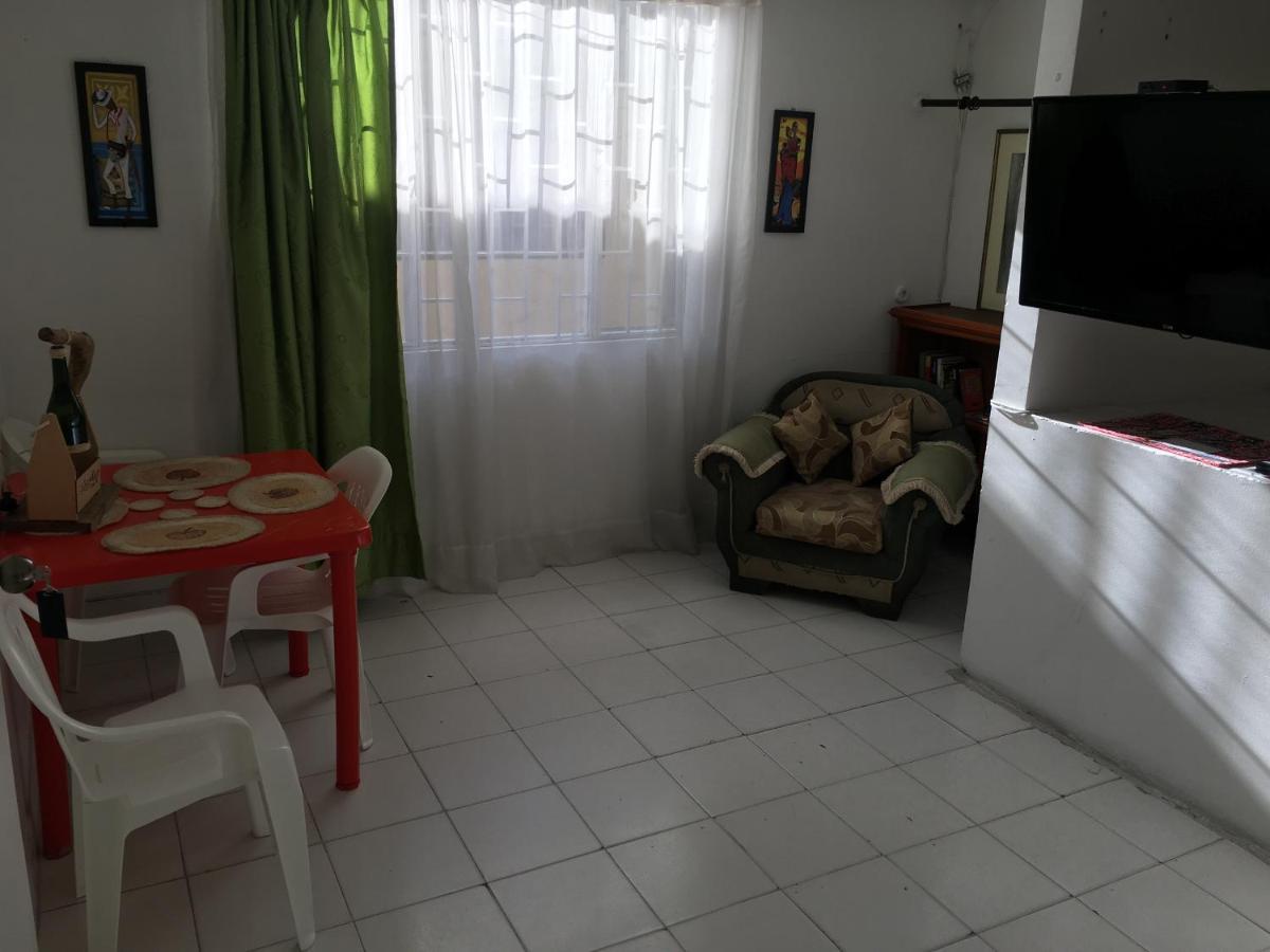 Homestay Dorado Airport & *