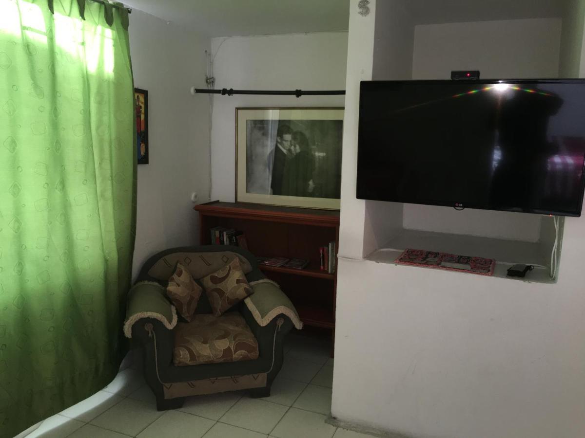 Dorado Airport & Homestay *