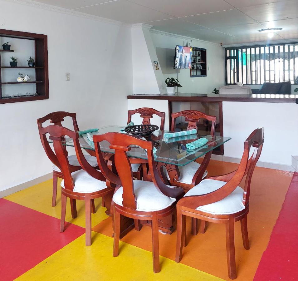 Casa Estacion Modelia, Near To The Airport. Holiday home Bogota