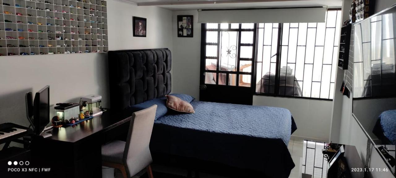 Con Salida A Balcon Homestay Bogota