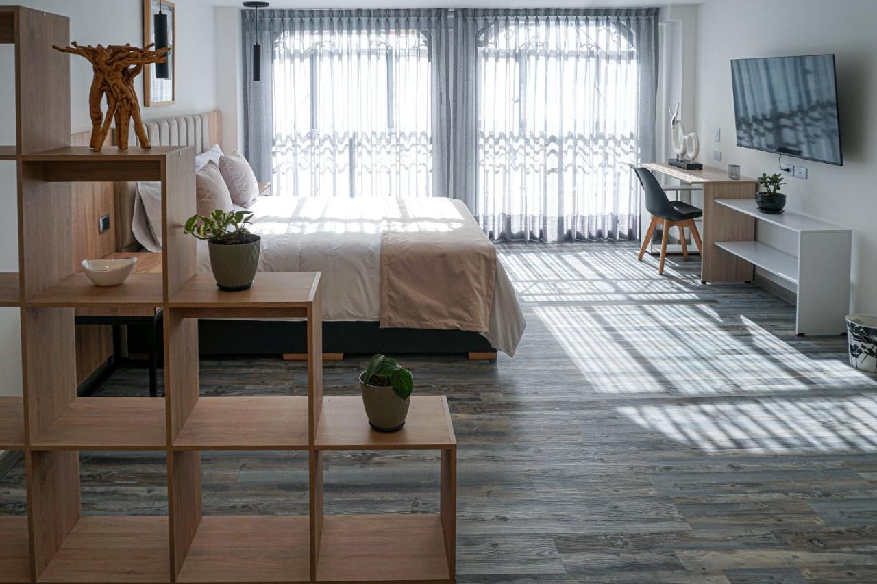 86 Aparthotel *