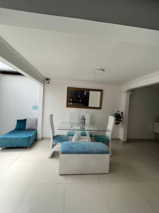 En Bogota, Hermosa Casa Encanto A 5 Minutos Del Aeropuerto Villa