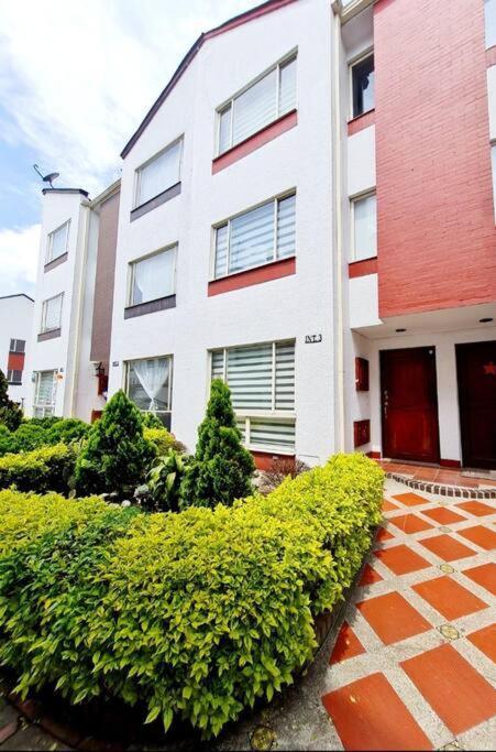 Villa En Bogota, Hermosa Casa Encanto A 5 Minutos Del Aeropuerto