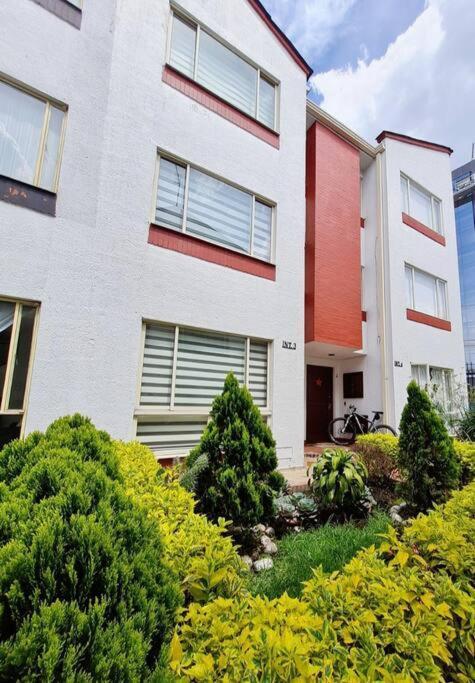 En Bogota, Hermosa Casa Encanto A 5 Minutos Del Aeropuerto Villa Bogota