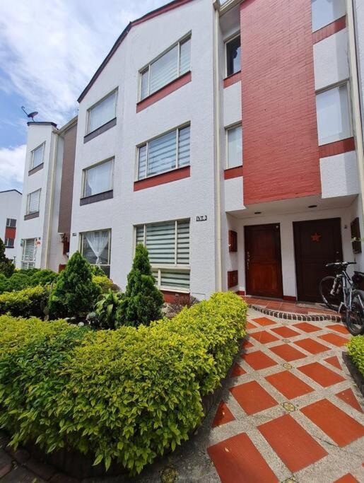 En Bogota, Hermosa Casa Encanto A 5 Minutos Del Aeropuerto Villa