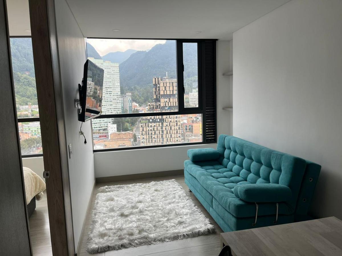 En Torre Barcelona Ve Monserrate Lado The Spotty Bogota