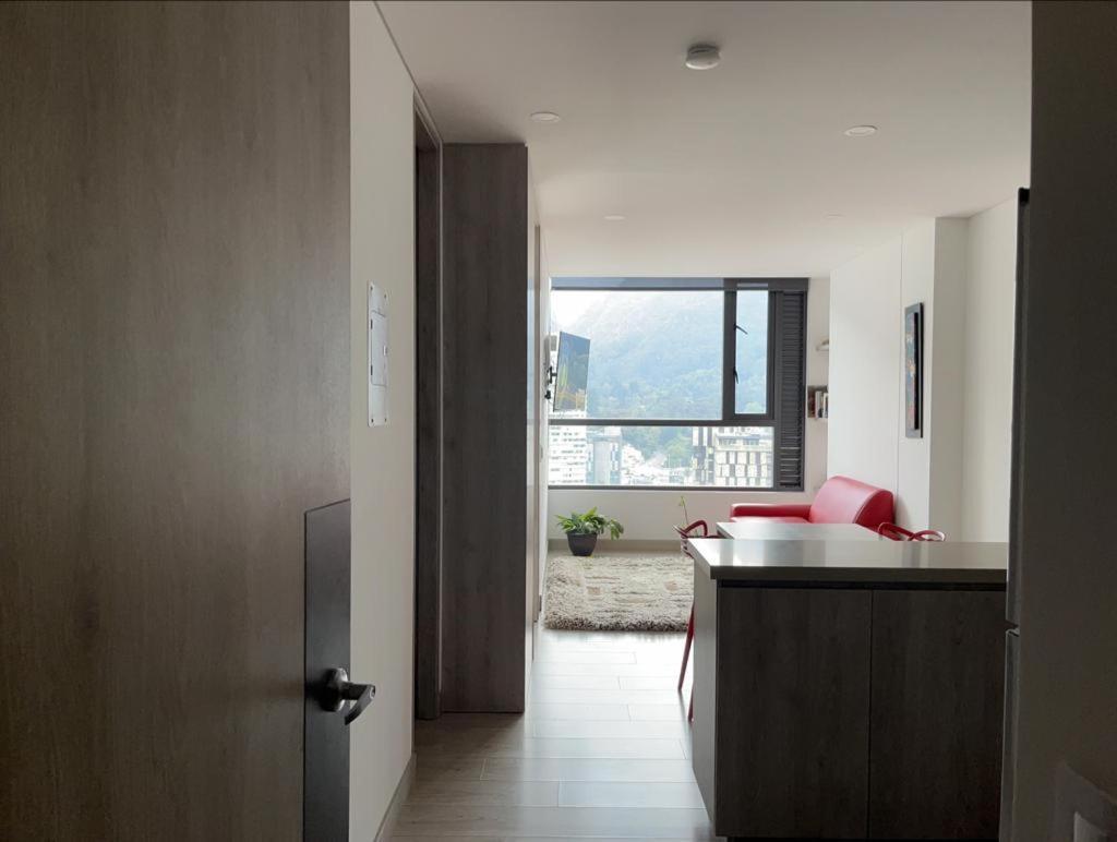 En Torre Barcelona Ve Monserrate Lado The Spotty Bogota