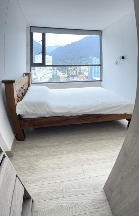 En Torre Barcelona Ve Monserrate Lado The Spotty
