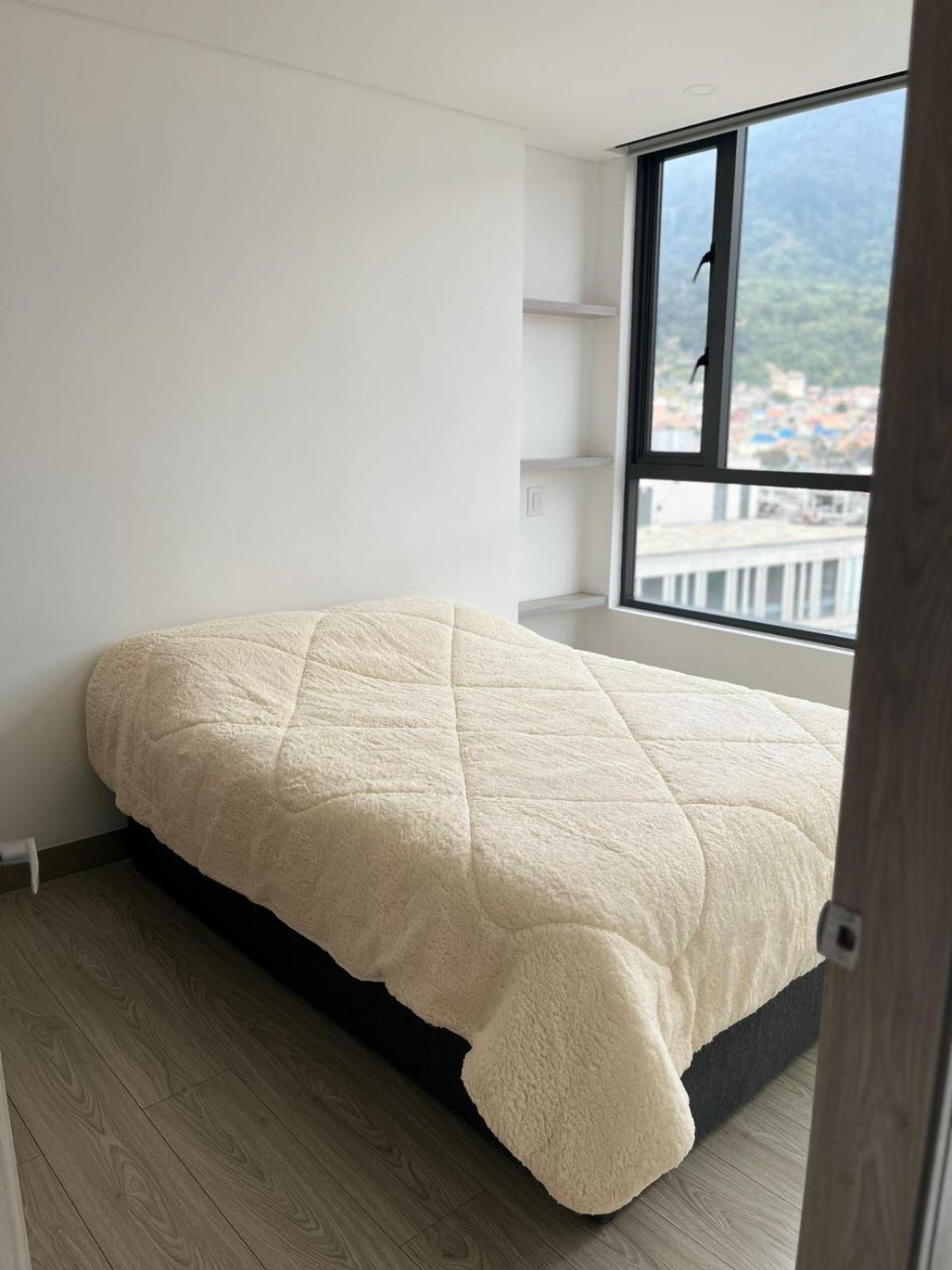 En Torre Barcelona Ve Monserrate Lado The Spotty Apartment